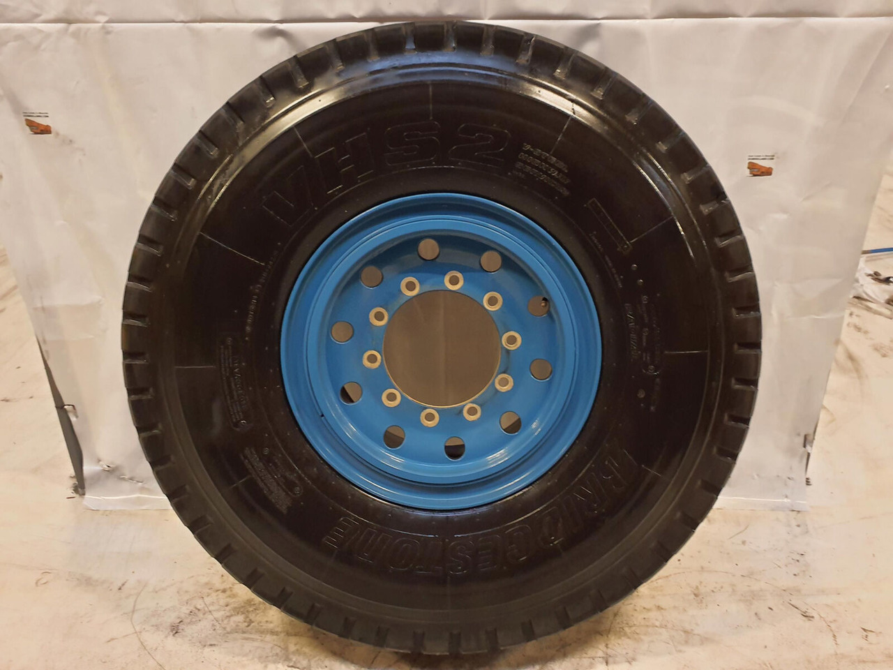 Tadano Faun Wheel 445/95R25 10 6.5 3p - Wheel and tire package for Crane: picture 1 Tadano Faun Wheel 445/95R25 10 6.5 3p - Wheel and tire package for Crane: picture 1
