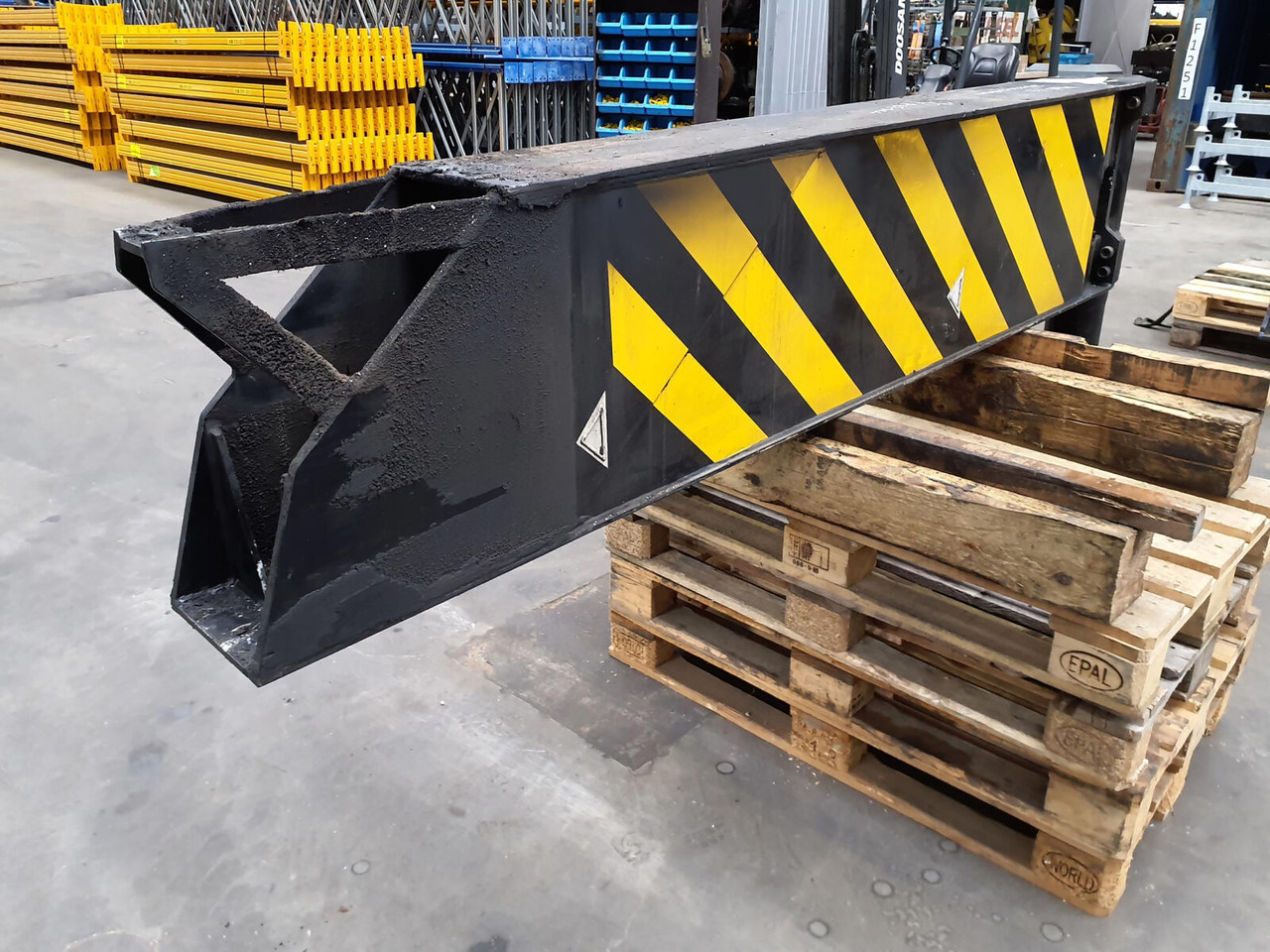 Terex AC 50 outrigger rear with outrigger cylinder - Suspension for Mobile crane: picture 3 Terex AC 50 outrigger rear with outrigger cylinder - Suspension for Mobile crane: picture 3