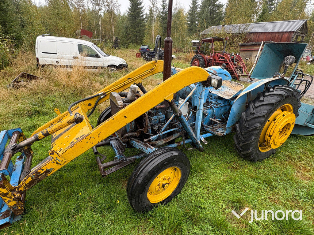 Traktor - Ford Dexta - Farm tractor: picture 1 Traktor - Ford Dexta - Farm tractor: picture 1
