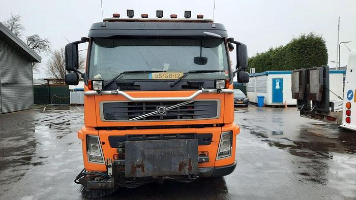 VOLVO M9 4x2R + Johnston Beam VX800 Road Cleaner - Road sweeper: picture 5 VOLVO M9 4x2R + Johnston Beam VX800 Road Cleaner - Road sweeper: picture 5