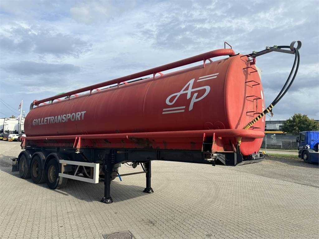 AP Gyllevogn 34m3 tank til Gylle-vand - Tank semi-trailer: picture 1 AP Gyllevogn 34m3 tank til Gylle-vand - Tank semi-trailer: picture 1