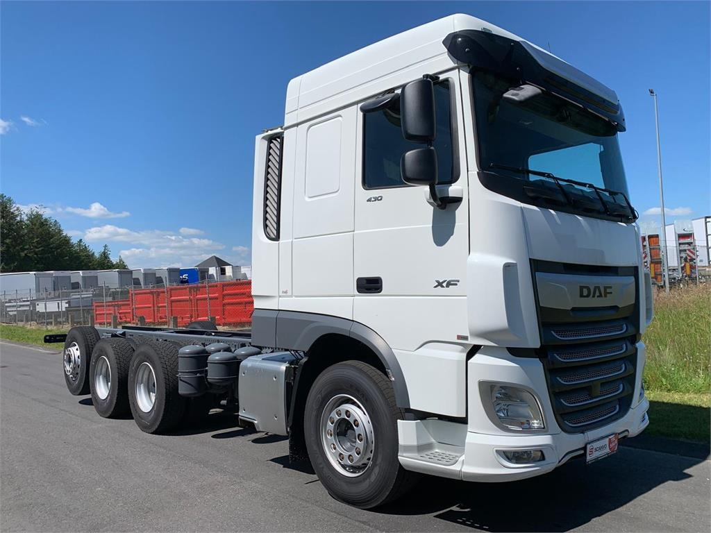 DAF XF 430 FAW 8x4*4 Tridem  - Cab chassis truck: picture 2 DAF XF 430 FAW 8x4*4 Tridem  - Cab chassis truck: picture 2