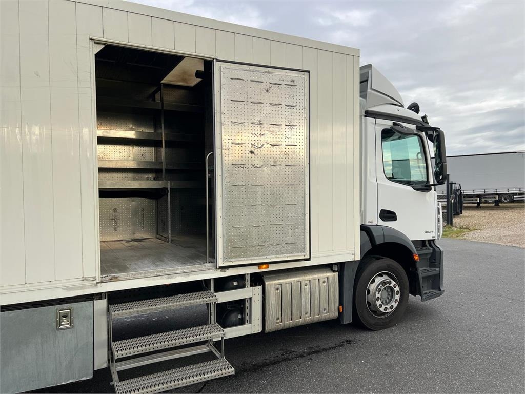 Mercedes-Benz Antos 1824 LnR - Box truck: picture 4 Mercedes-Benz Antos 1824 LnR - Box truck: picture 4