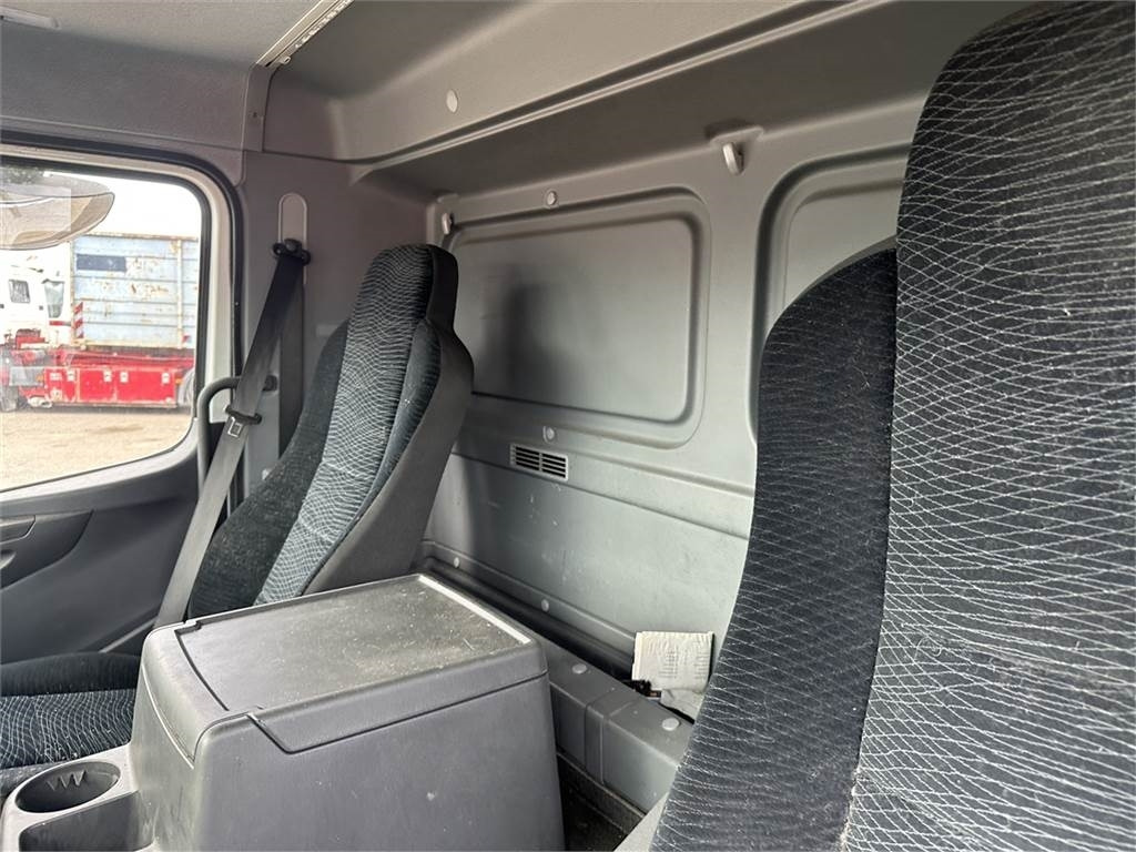 Mercedes-Benz Atego 1224 LnR - Box truck: picture 4 Mercedes-Benz Atego 1224 LnR - Box truck: picture 4
