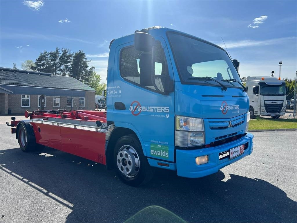 Mitsubishi Fuso CANTER 9C150 - Hook lift truck: picture 2 Mitsubishi Fuso CANTER 9C150 - Hook lift truck: picture 2