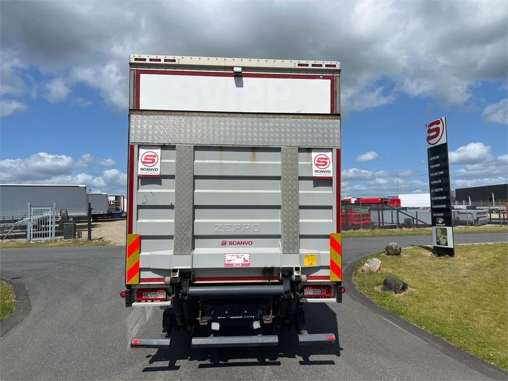 Volvo FM330 - Box truck: picture 3 Volvo FM330 - Box truck: picture 3