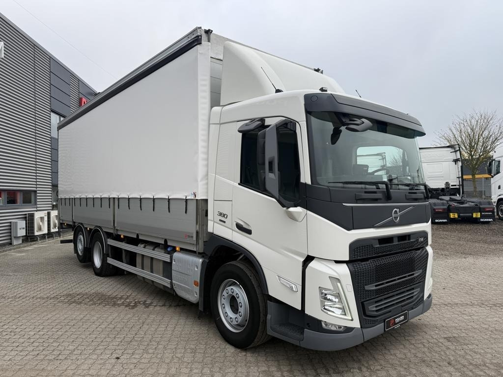 Volvo FM380 - Curtainsider truck: picture 1 Volvo FM380 - Curtainsider truck: picture 1