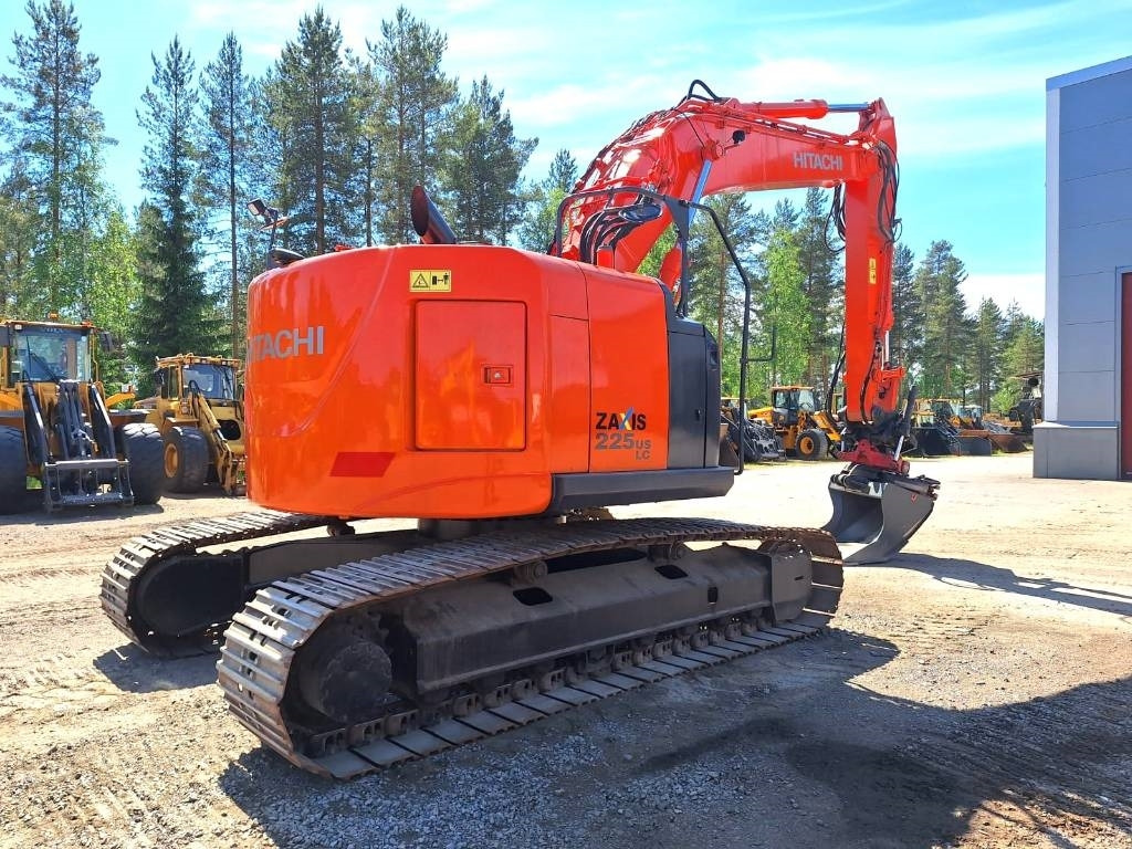 Hitachi MYYTY! SOLD! ZX225USLC-5 PYÖRITTÄJÄ+PIHDIT - Crawler excavator: picture 4 Hitachi MYYTY! SOLD! ZX225USLC-5 PYÖRITTÄJÄ+PIHDIT - Crawler excavator: picture 4