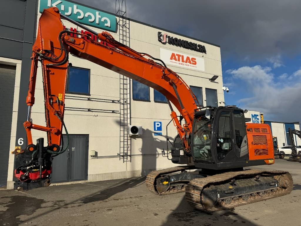 Hitachi ZX225USRLC-6 PYÖRITTÄJÄ, 3D-LAITTEET - Crawler excavator: picture 4 Hitachi ZX225USRLC-6 PYÖRITTÄJÄ, 3D-LAITTEET - Crawler excavator: picture 4