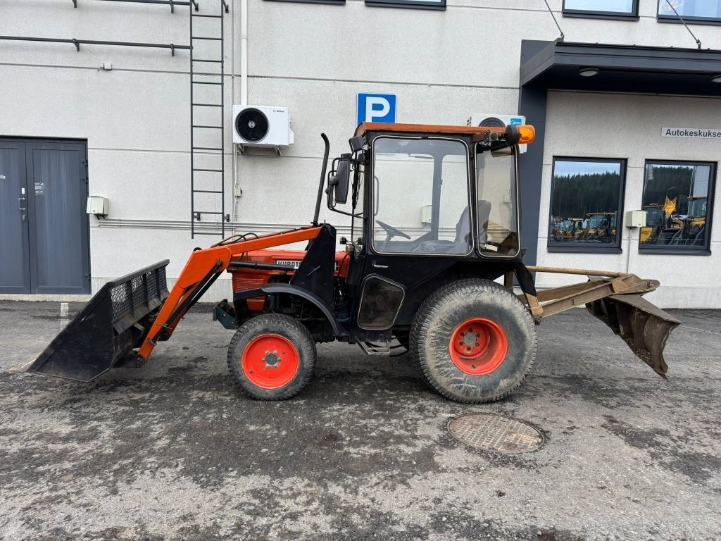 Kubota L245 DT ETUKUORMAAJALLA - Farm tractor: picture 1 Kubota L245 DT ETUKUORMAAJALLA - Farm tractor: picture 1
