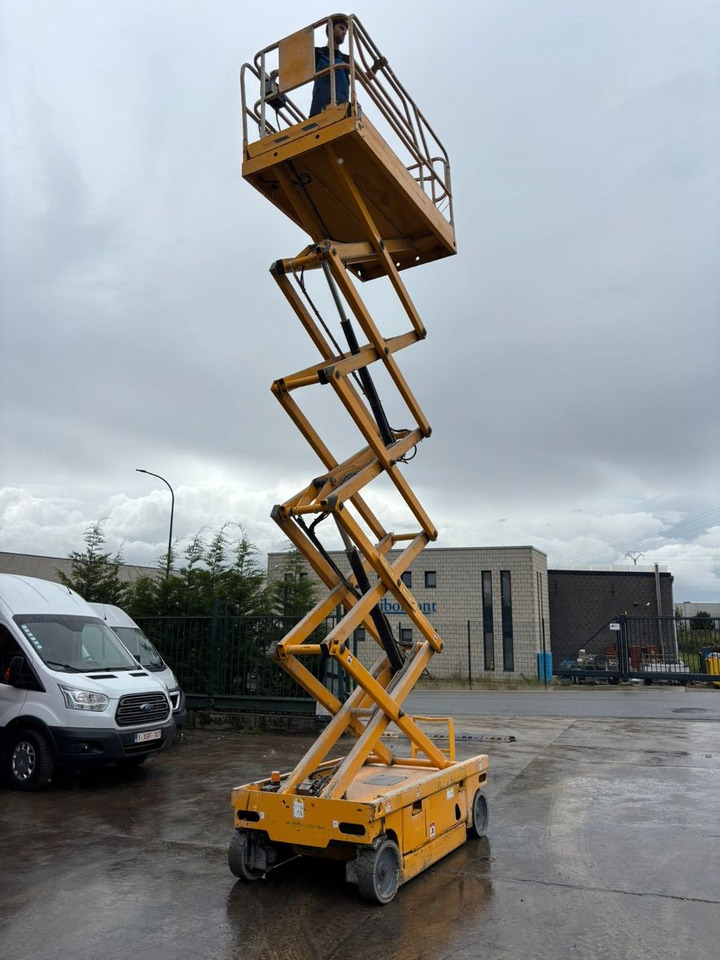 Haulotte Compact 12. 1060h. - Truck mounted aerial platform: picture 4 Haulotte Compact 12. 1060h. - Truck mounted aerial platform: picture 4