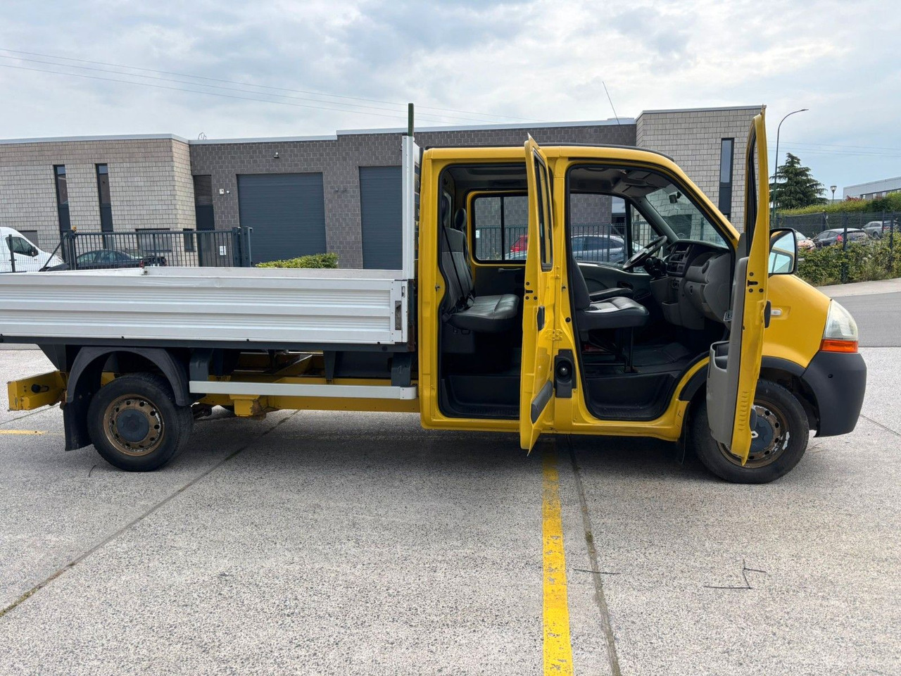 Renault Master Pritsche. 7pl. 2.5 Motor. - Flatbed van, Combi van: picture 5 Renault Master Pritsche. 7pl. 2.5 Motor. - Flatbed van, Combi van: picture 5