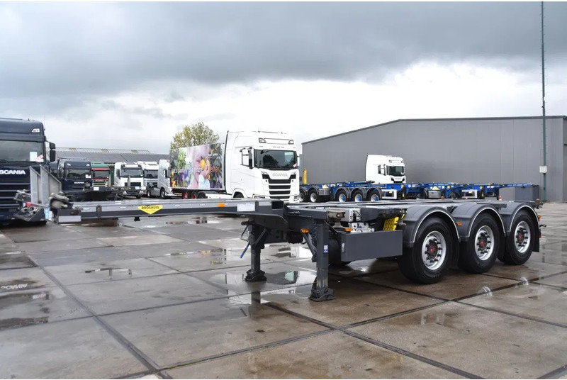 Broshuis 3UCC-39/45 MFCC - SAF AXLES - 2 x EXTENDABLE - DISC BRAKES - LIKE NEW ! - Container transporter/ Swap body semi-trailer: picture 4 Broshuis 3UCC-39/45 MFCC - SAF AXLES - 2 x EXTENDABLE - DISC BRAKES - LIKE NEW ! - Container transporter/ Swap body semi-trailer: picture 4