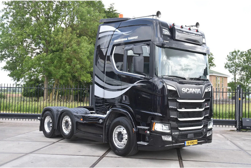 Scania R520 V8 NGS 6x2/4 - 701 TKM - NAVI - LEATHER SEATS - ALCOA'S - LED LIGHTS - TOP CONDITION - - Tractor unit: picture 1 Scania R520 V8 NGS 6x2/4 - 701 TKM - NAVI - LEATHER SEATS - ALCOA'S - LED LIGHTS - TOP CONDITION - - Tractor unit: picture 1