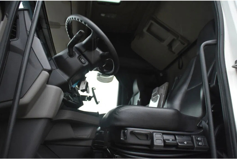 Scania S410 NGS 4x2EB MEGA 95 cm or 103 cm driving height - RETARDER - 670 TKM - FULL AIR - PARK. AIRCO - LEATHER SEATS - 2 x FUEL TANK - Tractor unit: picture 4 Scania S410 NGS 4x2EB MEGA 95 cm or 103 cm driving height - RETARDER - 670 TKM - FULL AIR - PARK. AIRCO - LEATHER SEATS - 2 x FUEL TANK - Tractor unit: picture 4