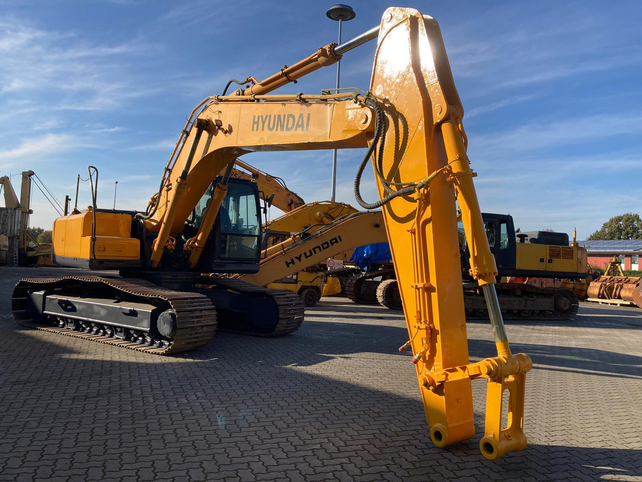 HYUNDAI Robex 290 NLC-7A spare parts carrier - Spare parts for Crawler excavator: picture 1 HYUNDAI Robex 290 NLC-7A spare parts carrier - Spare parts for Crawler excavator: picture 1