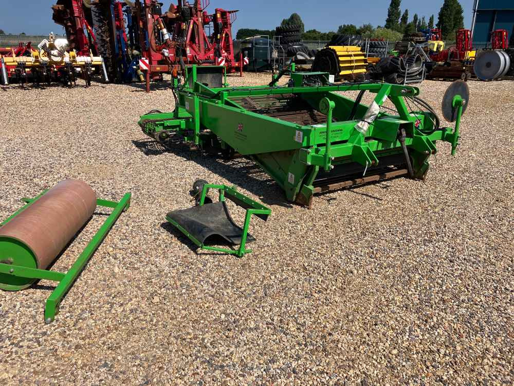 Jones Onion Windrower - Grape harvesting machine: picture 1 Jones Onion Windrower - Grape harvesting machine: picture 1