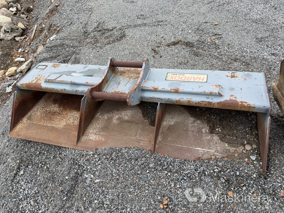 Avjämningsbalk med skopa ema S60 - Bucket: picture 2 Avjämningsbalk med skopa ema S60 - Bucket: picture 2