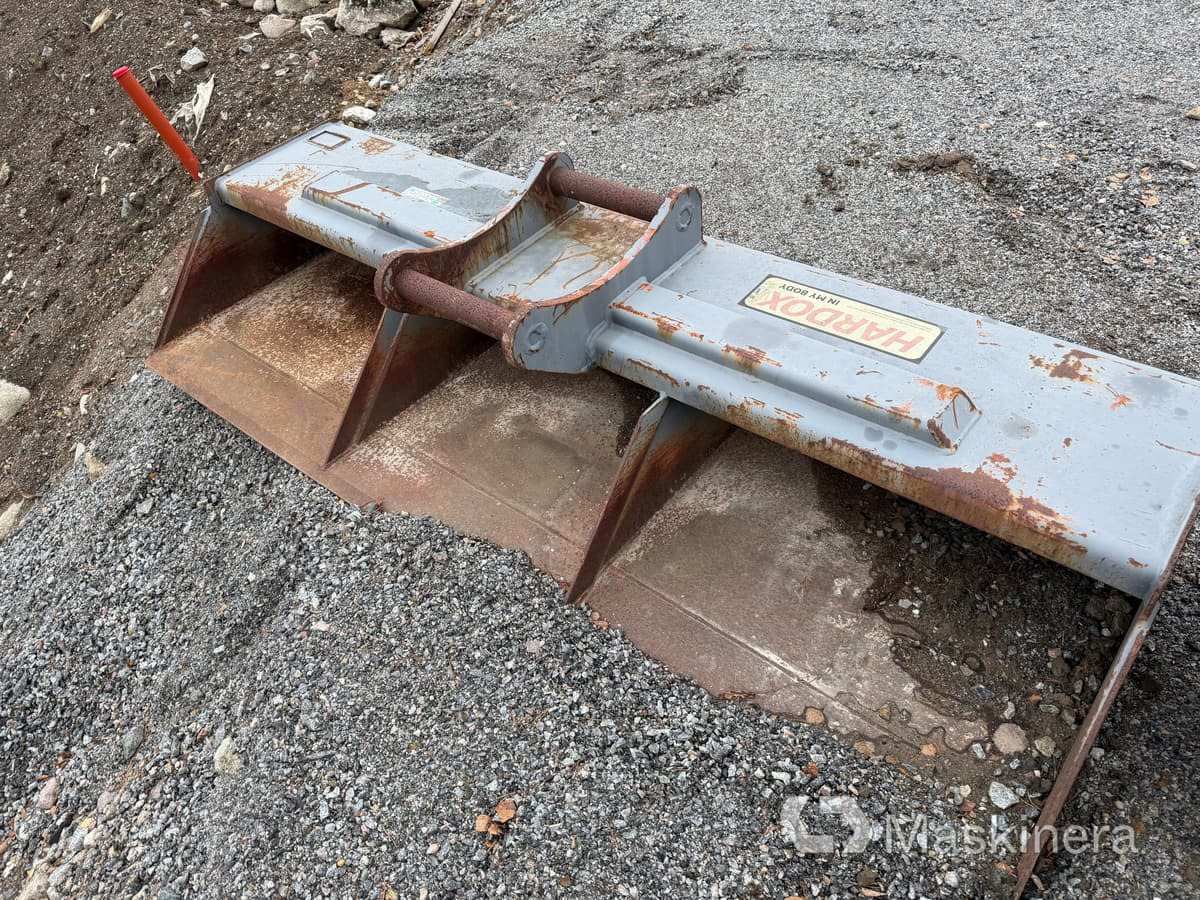 Avjämningsbalk med skopa ema S60 - Bucket: picture 1 Avjämningsbalk med skopa ema S60 - Bucket: picture 1