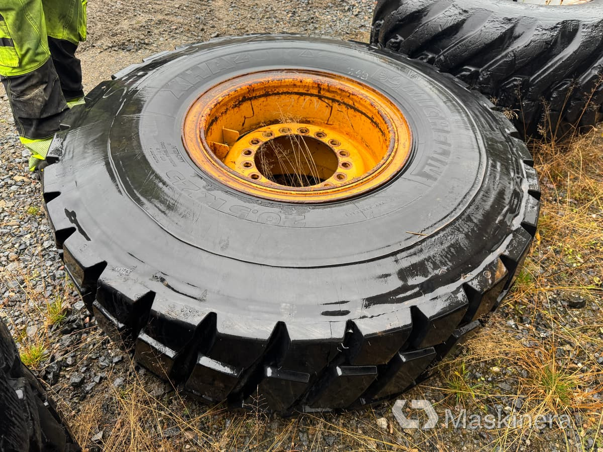 Hjul Michelin 20.5R25 Regummerat - Wheel and tire package for Construction machinery: picture 4 Hjul Michelin 20.5R25 Regummerat - Wheel and tire package for Construction machinery: picture 4