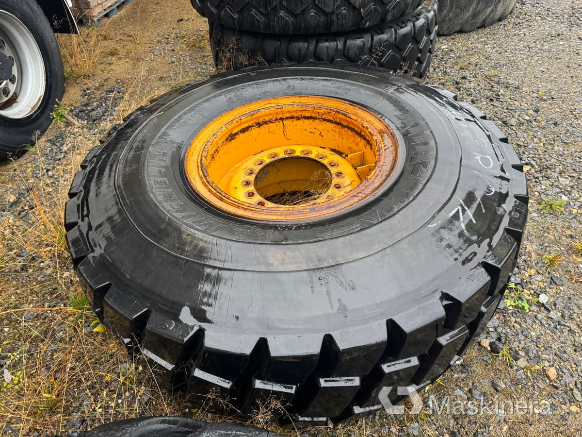 Hjul Michelin 20.5R25 Regummerat - Wheel and tire package for Construction machinery: picture 2 Hjul Michelin 20.5R25 Regummerat - Wheel and tire package for Construction machinery: picture 2