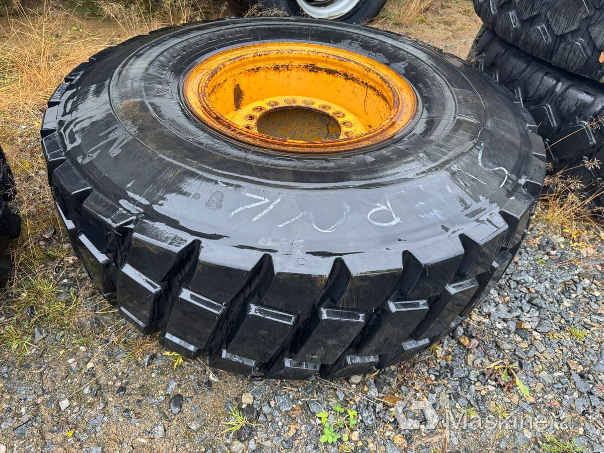 Hjul Michelin 20.5R25 Regummerat - Wheel and tire package for Construction machinery: picture 1 Hjul Michelin 20.5R25 Regummerat - Wheel and tire package for Construction machinery: picture 1