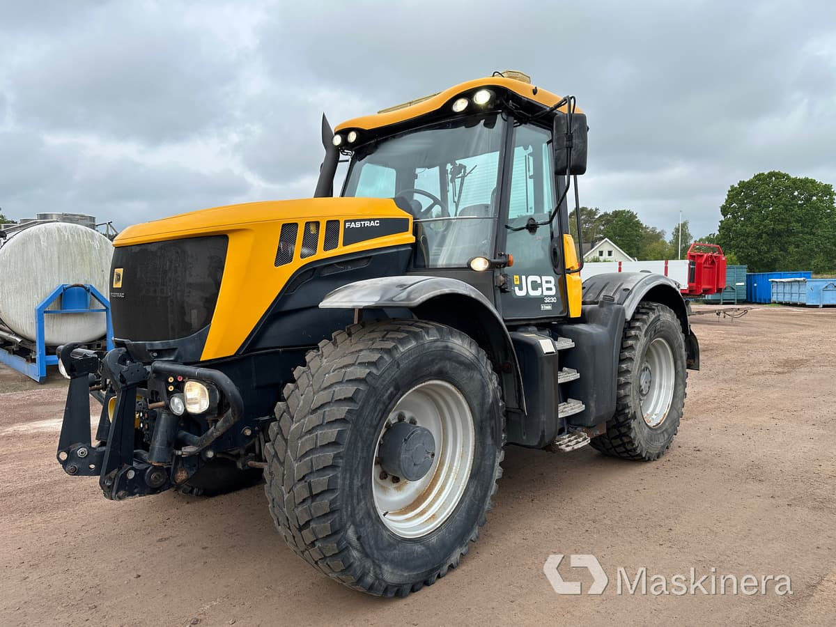 Traktor JCB Fastrac 3230 XTRA - Farm tractor: picture 1 Traktor JCB Fastrac 3230 XTRA - Farm tractor: picture 1
