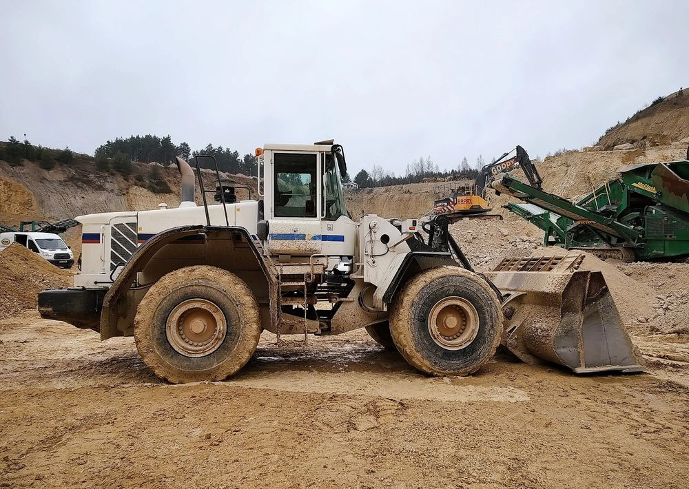 Wheel loader Volvo L180E: picture 6