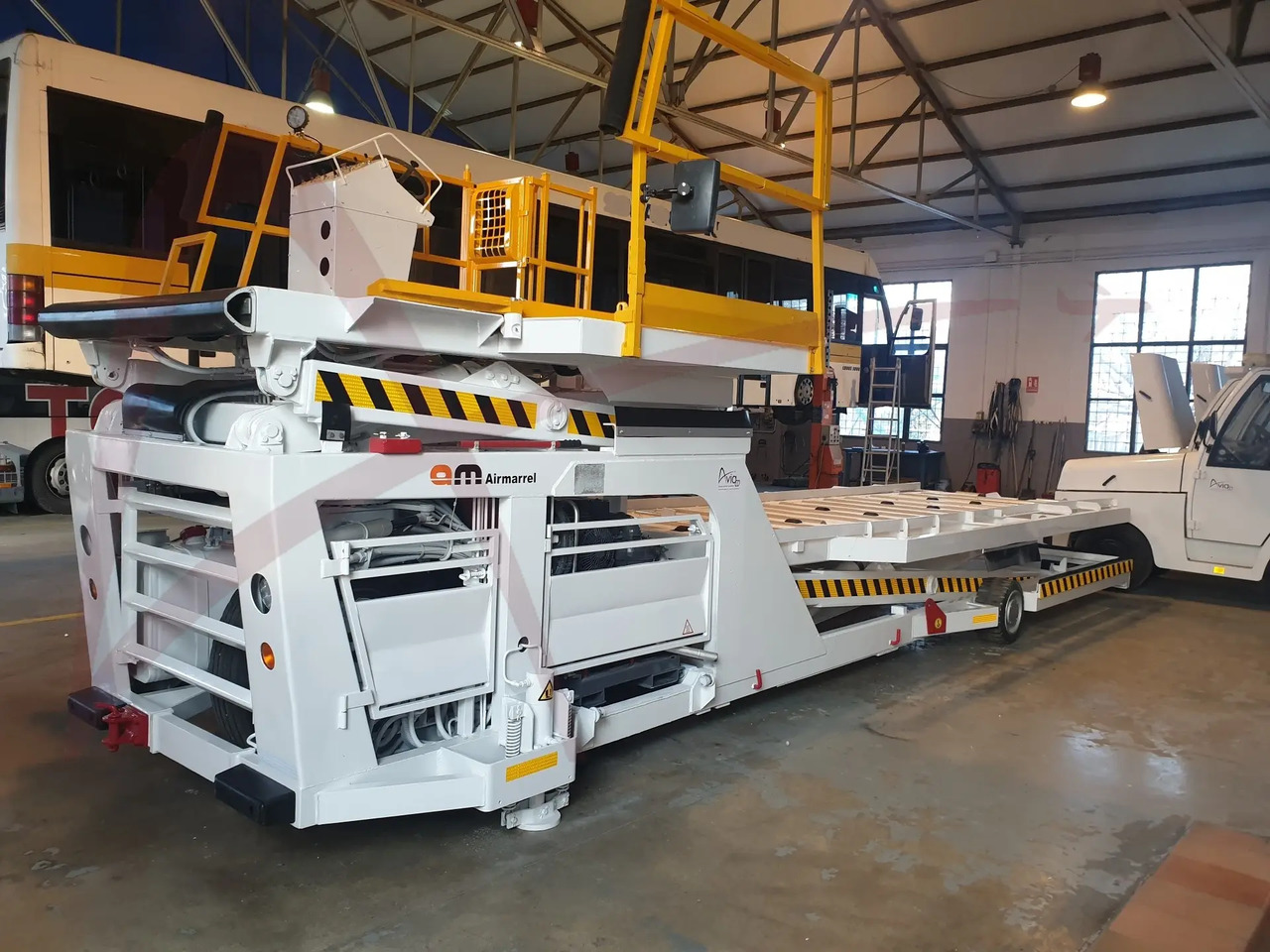 AIR MARREL LAM 3500 DP/R8 - Aircraft cargo loader: picture 1 AIR MARREL LAM 3500 DP/R8 - Aircraft cargo loader: picture 1