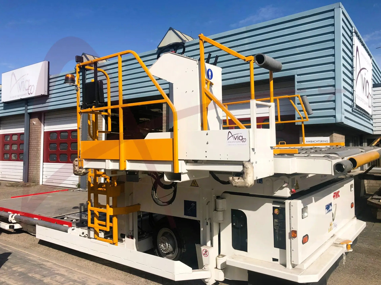 FMC COMMANDER 15iW - Aircraft cargo loader: picture 2 FMC COMMANDER 15iW - Aircraft cargo loader: picture 2