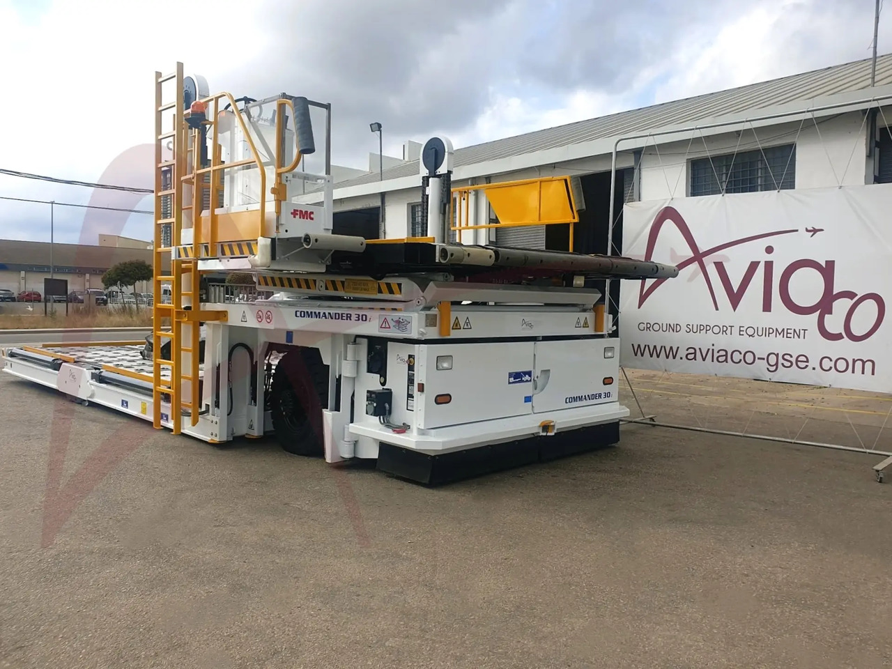 FMC COMMANDER30i - Aircraft cargo loader: picture 3 FMC COMMANDER30i - Aircraft cargo loader: picture 3