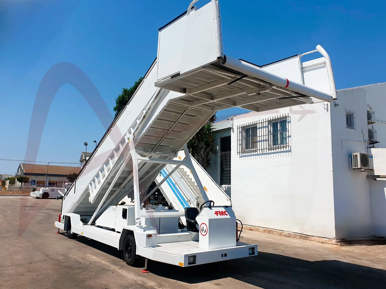 FMC SMART STEP - Passenger stairs: picture 2 FMC SMART STEP - Passenger stairs: picture 2