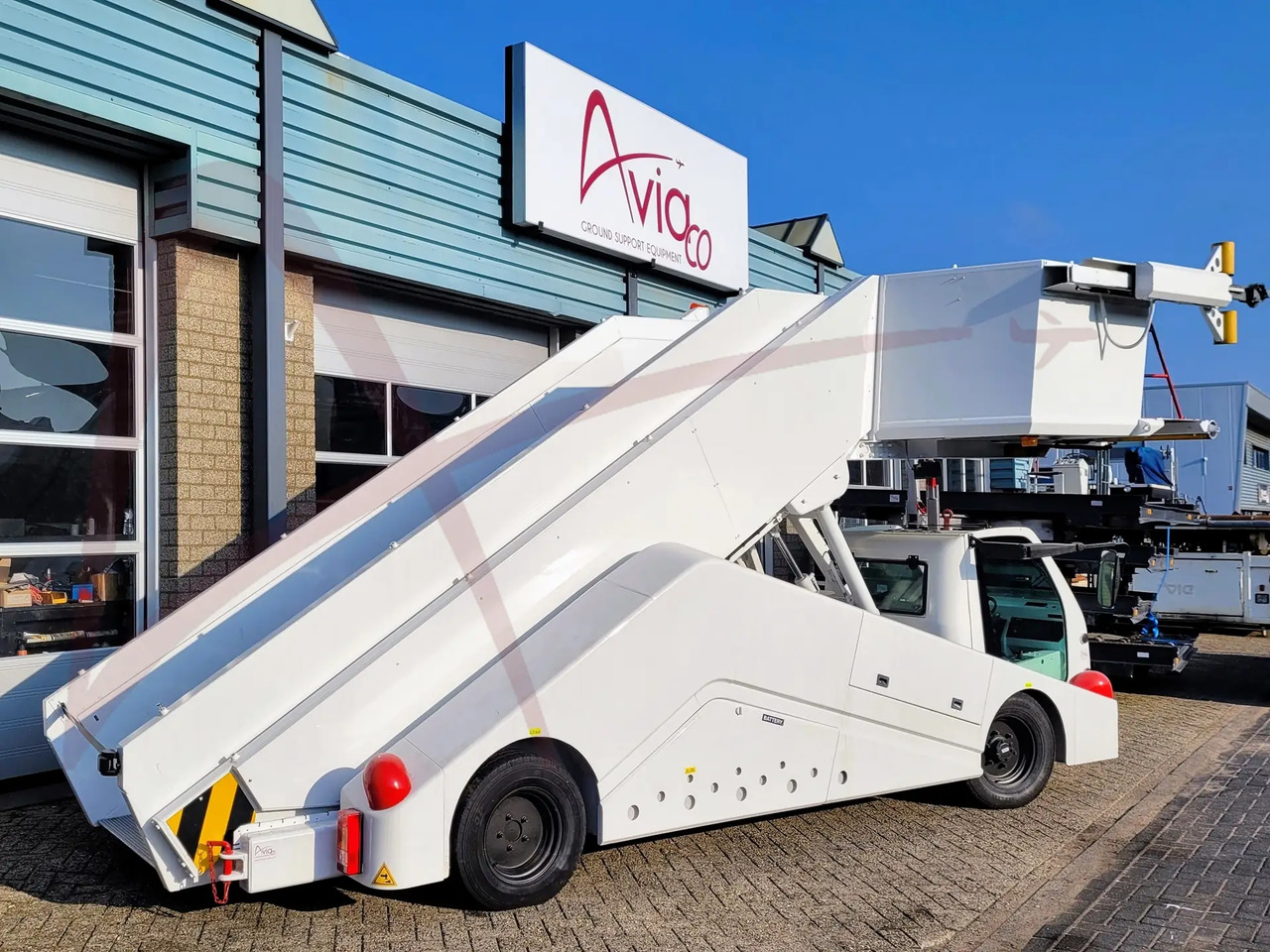 KAHLBACHER JET-STEP 180/420 - Passenger stairs: picture 2 KAHLBACHER JET-STEP 180/420 - Passenger stairs: picture 2