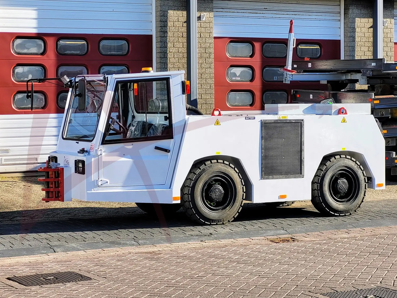 TLD TMX-100 - Pushback tractor: picture 1 TLD TMX-100 - Pushback tractor: picture 1