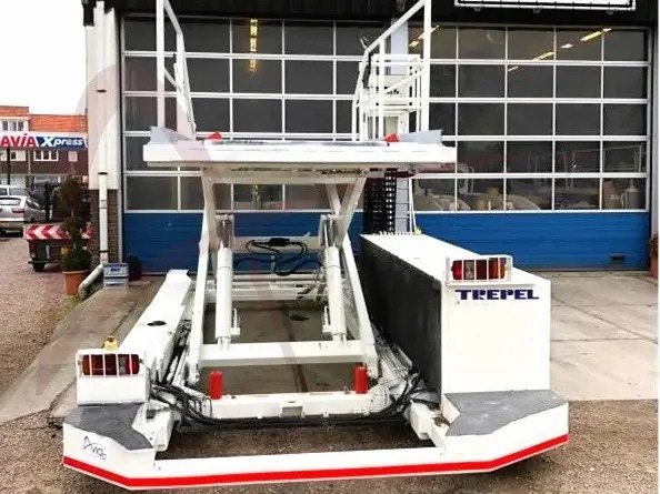 TREPEL CCL35/35 - Aircraft cargo loader: picture 2 TREPEL CCL35/35 - Aircraft cargo loader: picture 2