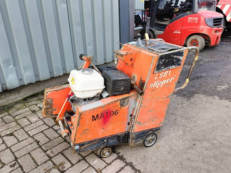 Norton CSB1 clipper zaag betonzaag machine 1994 - Asphalt machine: picture 1 Norton CSB1 clipper zaag betonzaag machine 1994 - Asphalt machine: picture 1