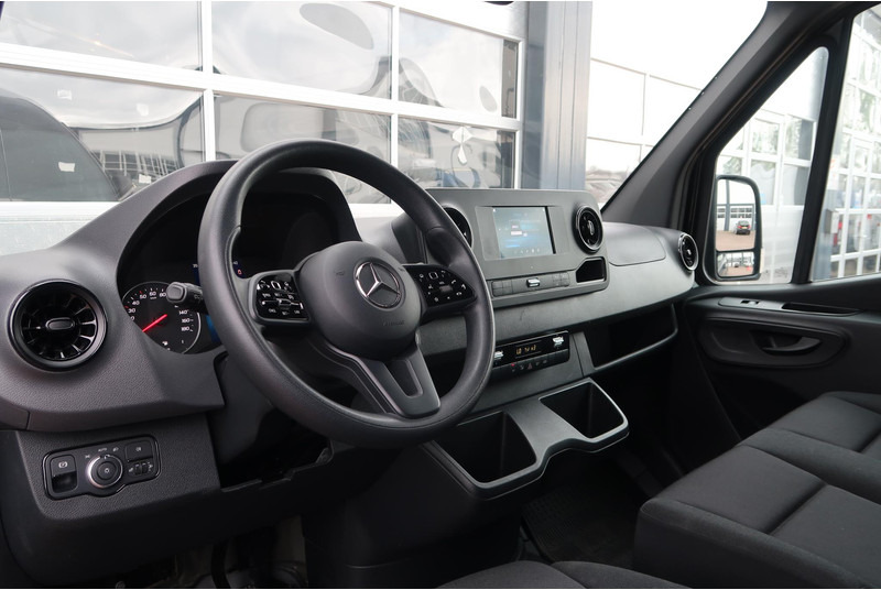 Interior photo 3: Panel van Mercedes-Benz Sprinter 317 CDI L2H2 AUT/ 3.5T/ CAMERA/ MBUX/ CRUISE/ AIRCO