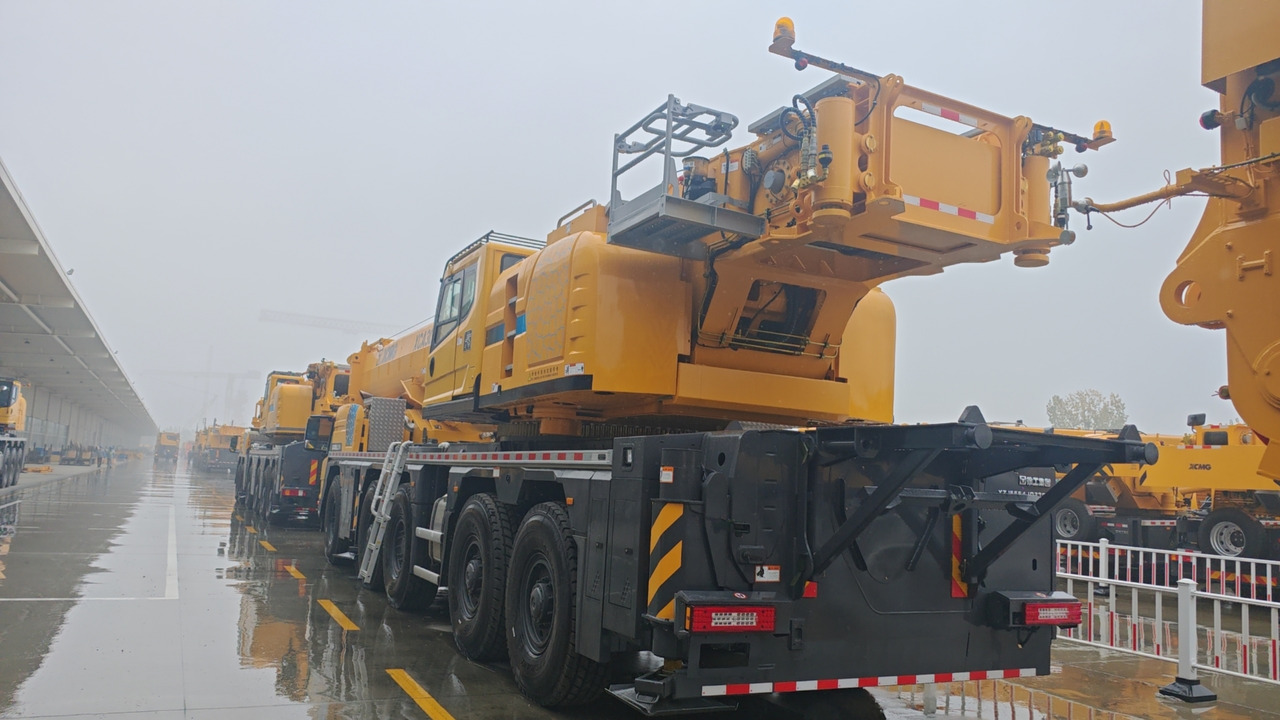 XCMG Official 2024 Year Pick Up Truck Crane 300t XCA300L8_1 Mobile All Terrain Crane Price - All terrain crane: picture 4 XCMG Official 2024 Year Pick Up Truck Crane 300t XCA300L8_1 Mobile All Terrain Crane Price - All terrain crane: picture 4