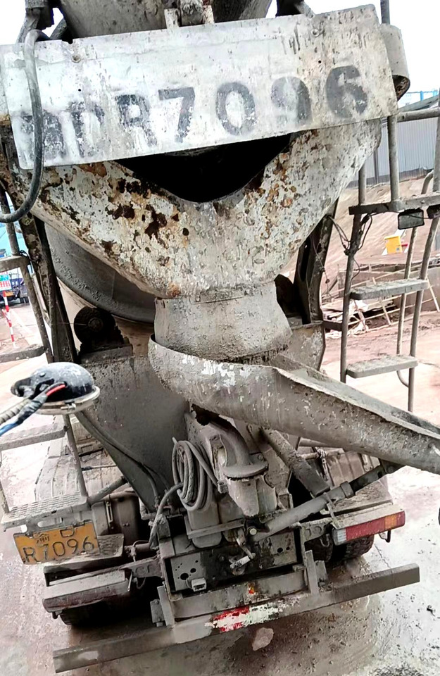 XCMG Official G4804B Second Hand Concrete Mixer Cement Truck 12m³ Cement Mixer Sale - Concrete mixer truck: picture 4 XCMG Official G4804B Second Hand Concrete Mixer Cement Truck 12m³ Cement Mixer Sale - Concrete mixer truck: picture 4