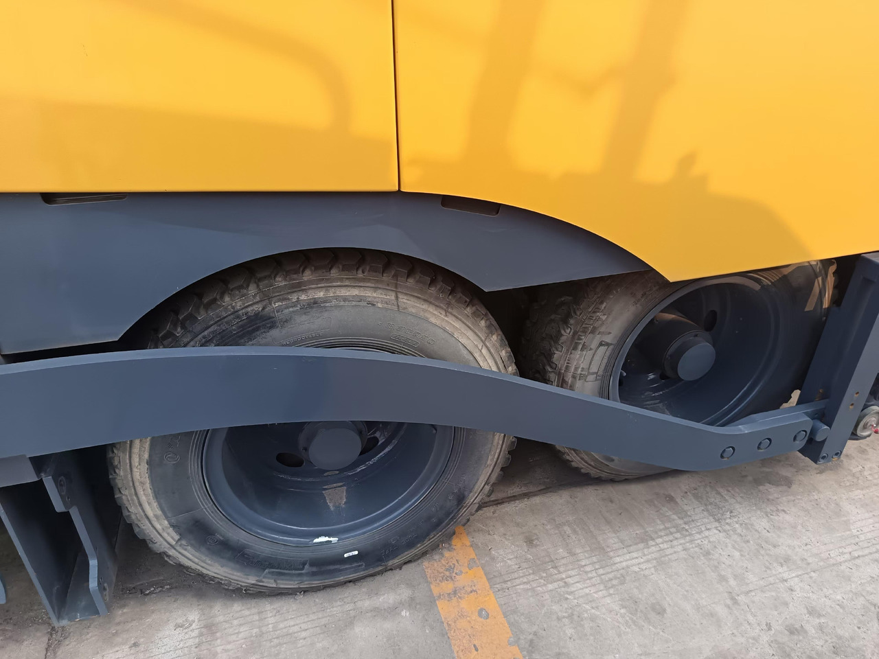 XCMG Official Road Machinery Used Asphalt Paver RP453L 3.4m Small Asphalt Paver Price - Asphalt paver: picture 4 XCMG Official Road Machinery Used Asphalt Paver RP453L 3.4m Small Asphalt Paver Price - Asphalt paver: picture 4
