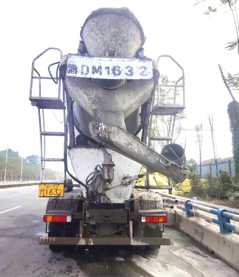 XCMG Official Used 12m³ Volumetric Concrete Mixer Truck G4804B Large Cement Mixer Hot Sale - Concrete mixer truck: picture 4 XCMG Official Used 12m³ Volumetric Concrete Mixer Truck G4804B Large Cement Mixer Hot Sale - Concrete mixer truck: picture 4