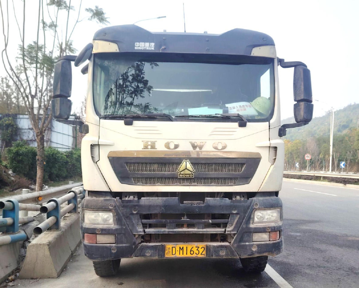 XCMG Official Used 12m³ Volumetric Concrete Mixer Truck G4804B Large Cement Mixer Hot Sale - Concrete mixer truck: picture 3 XCMG Official Used 12m³ Volumetric Concrete Mixer Truck G4804B Large Cement Mixer Hot Sale - Concrete mixer truck: picture 3