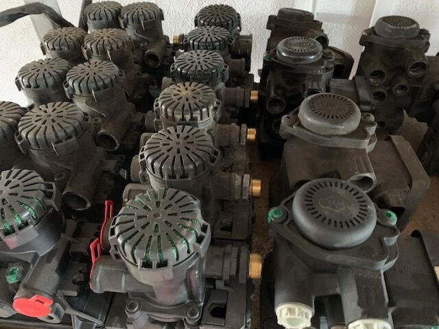 Brake valve for Truck 1867005   DAF XF 106 truck: picture 7