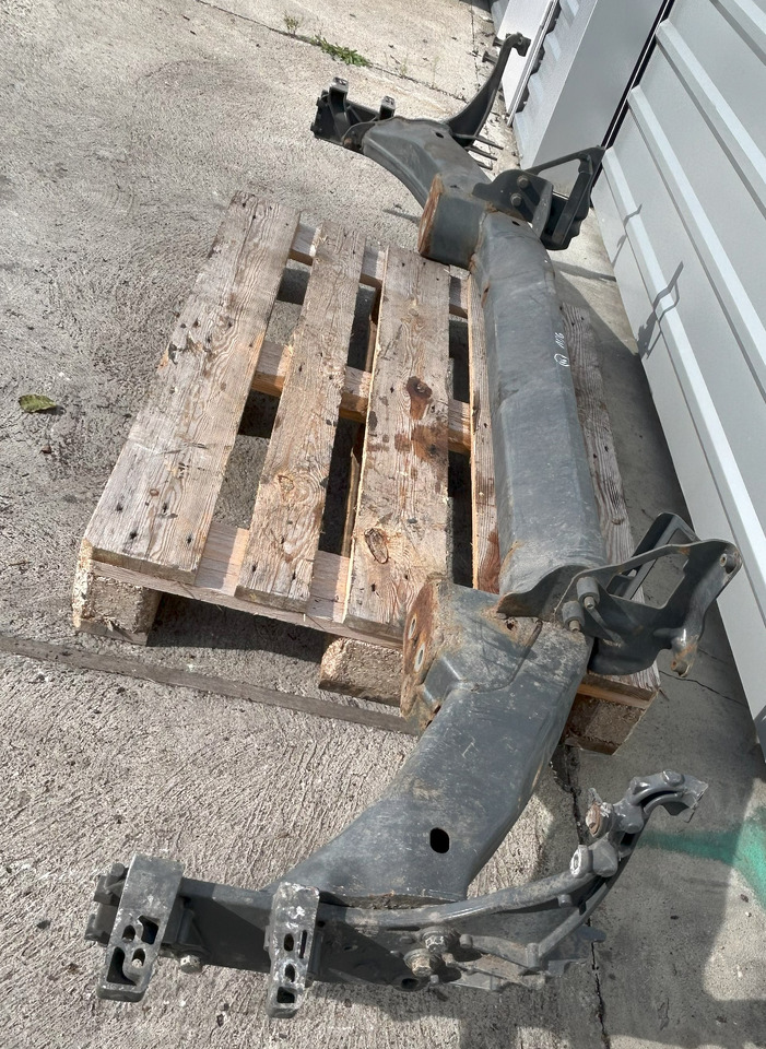 DAF CF EURO 6 BUMPER BEAM WITH STEP BRACKETS - Bumper: picture 5 DAF CF EURO 6 BUMPER BEAM WITH STEP BRACKETS - Bumper: picture 5