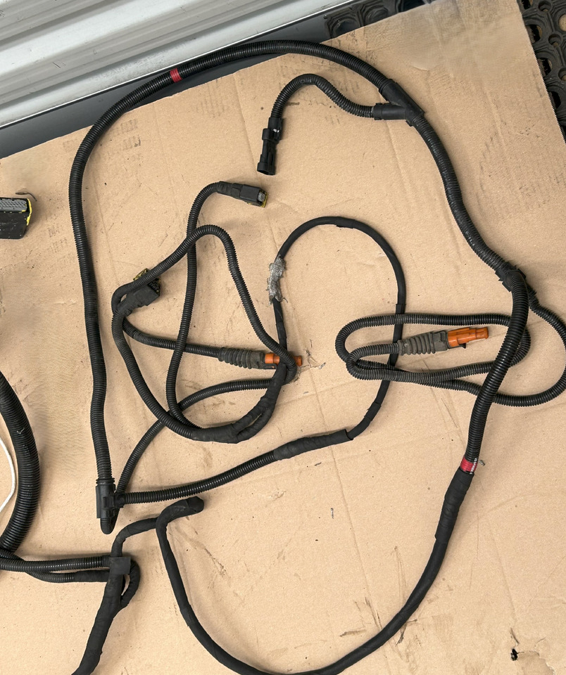 DAF XF 106 TRAILER SOCKET ELECTRICAL HARNESS - Cables/ Wire harness: picture 5 DAF XF 106 TRAILER SOCKET ELECTRICAL HARNESS - Cables/ Wire harness: picture 5