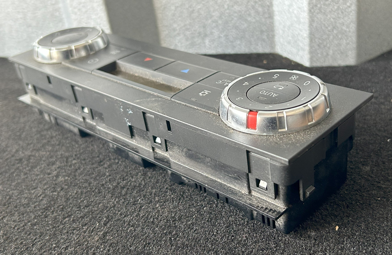 MERCEDES AIR CONDITIONING CONTROL PANEL AROCS MP4 - A/C part: picture 4 MERCEDES AIR CONDITIONING CONTROL PANEL AROCS MP4 - A/C part: picture 4