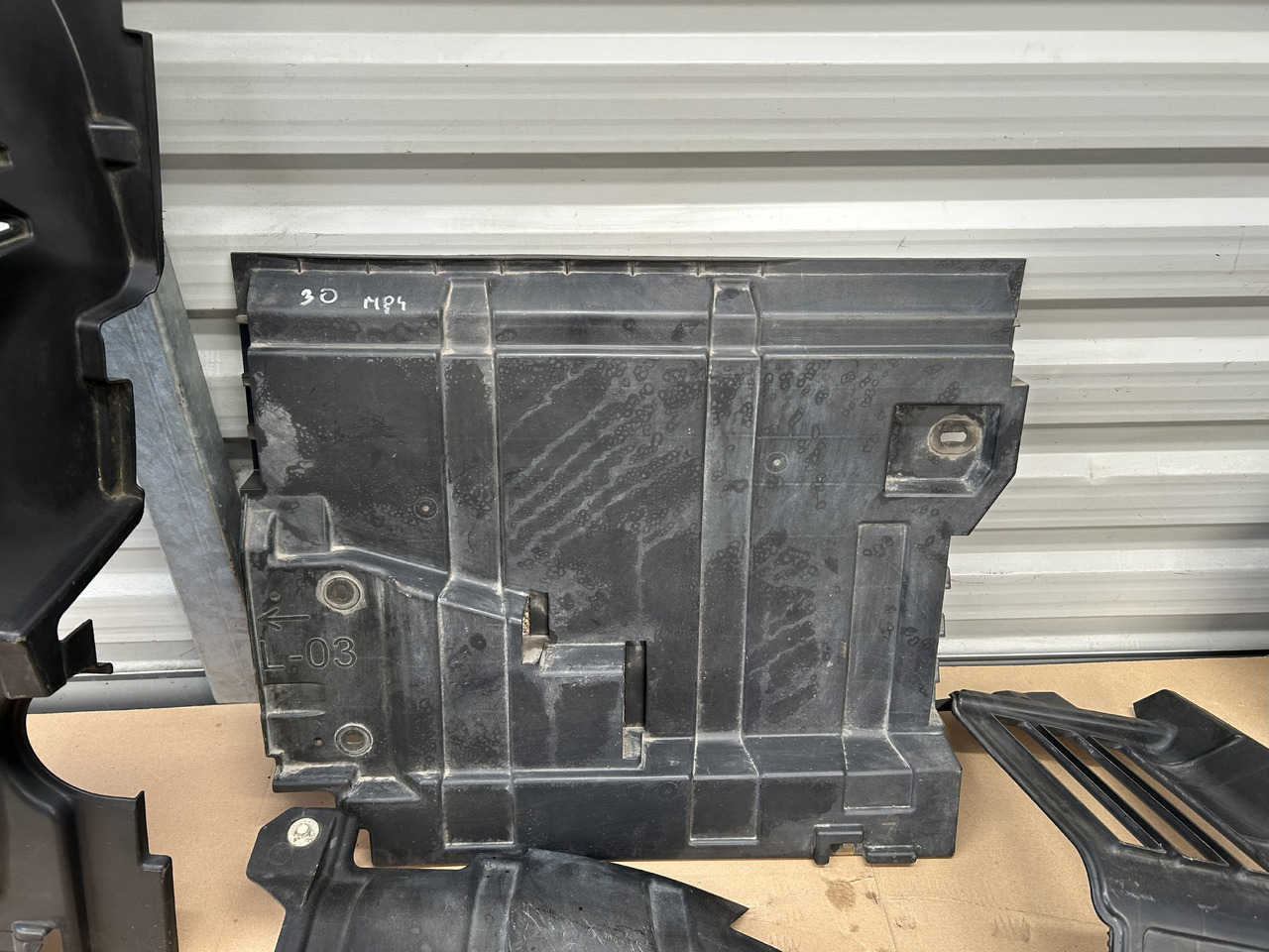 MERCEDES-BENZ ACTROS MP4 BIGSPACE ENGINE SOUNDPROOFING COVER KIT - Body and exterior for Truck: picture 3 MERCEDES-BENZ ACTROS MP4 BIGSPACE ENGINE SOUNDPROOFING COVER KIT - Body and exterior for Truck: picture 3