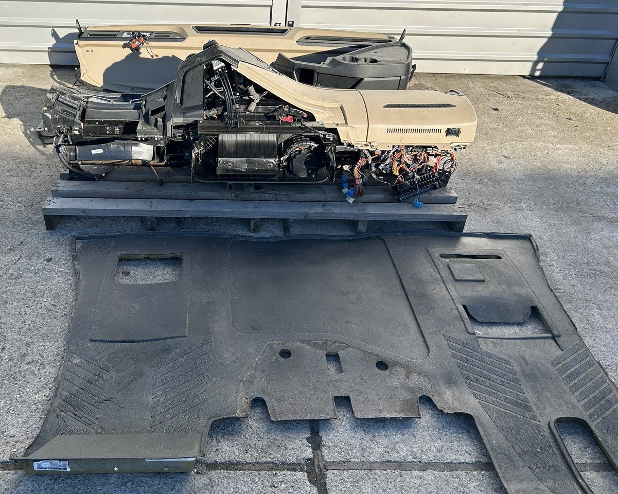 MERCEDES-BENZ KOMPLETNA PRZEKŁADKA WNĘTRZA - DESKA KONSOLA DO ANGLIKA MERCEDES ACTROS MP4 L STREAM SPACE - Cab: picture 1 MERCEDES-BENZ KOMPLETNA PRZEKŁADKA WNĘTRZA - DESKA KONSOLA DO ANGLIKA MERCEDES ACTROS MP4 L STREAM SPACE - Cab: picture 1