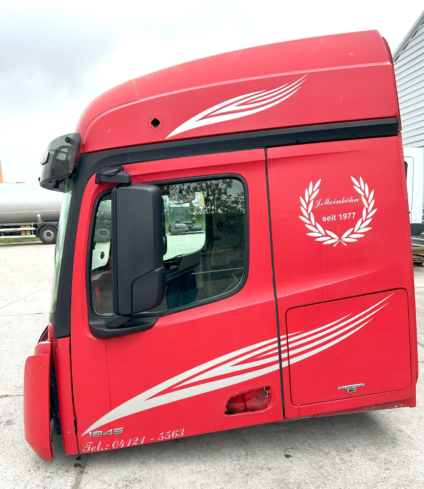 Mercedes Actros MP4 L StreamSpace 2,50 - Cab: picture 4 Mercedes Actros MP4 L StreamSpace 2,50 - Cab: picture 4
