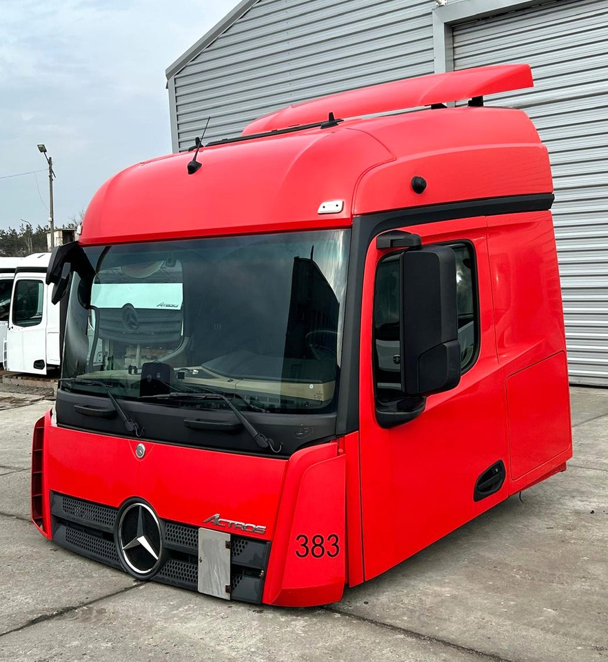 Mercedes Actros MP4 - Cab: picture 2 Mercedes Actros MP4 - Cab: picture 2